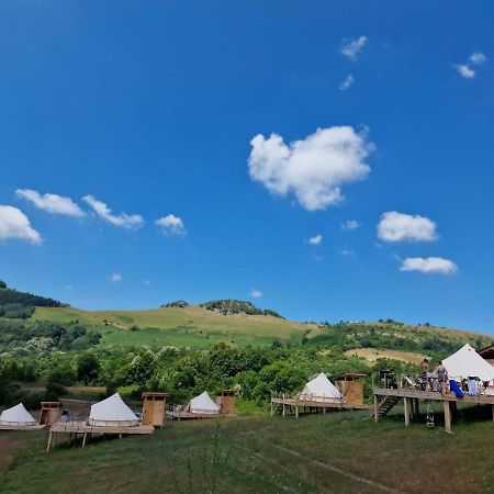 The Hunters Glamping Hotel Ciudanovita Ngoại thất bức ảnh