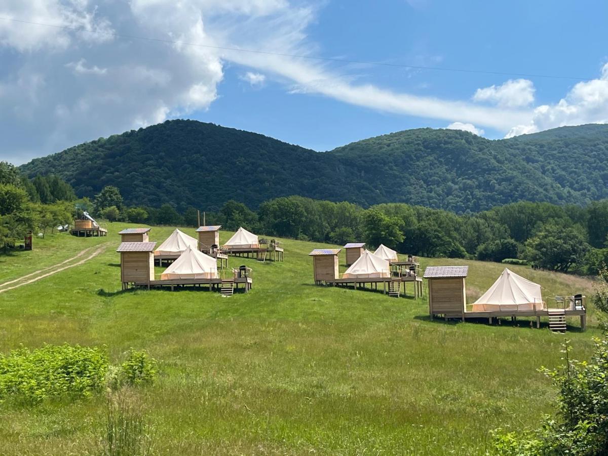 The Hunters Glamping Hotel Ciudanovita Ngoại thất bức ảnh