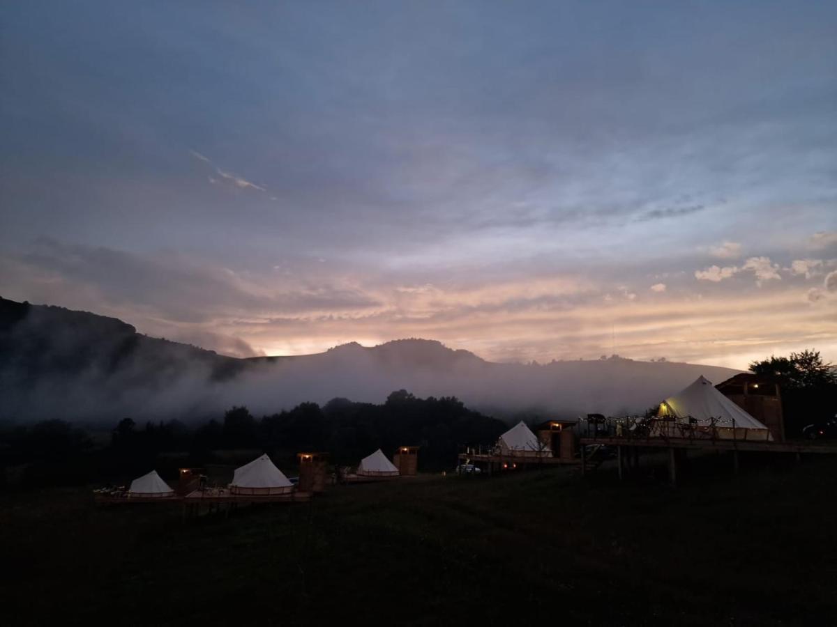 The Hunters Glamping Hotel Ciudanovita Ngoại thất bức ảnh