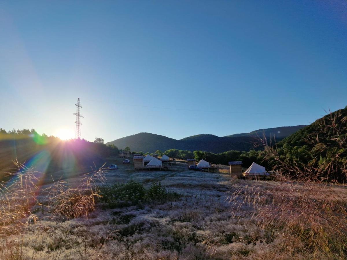 The Hunters Glamping Hotel Ciudanovita Ngoại thất bức ảnh