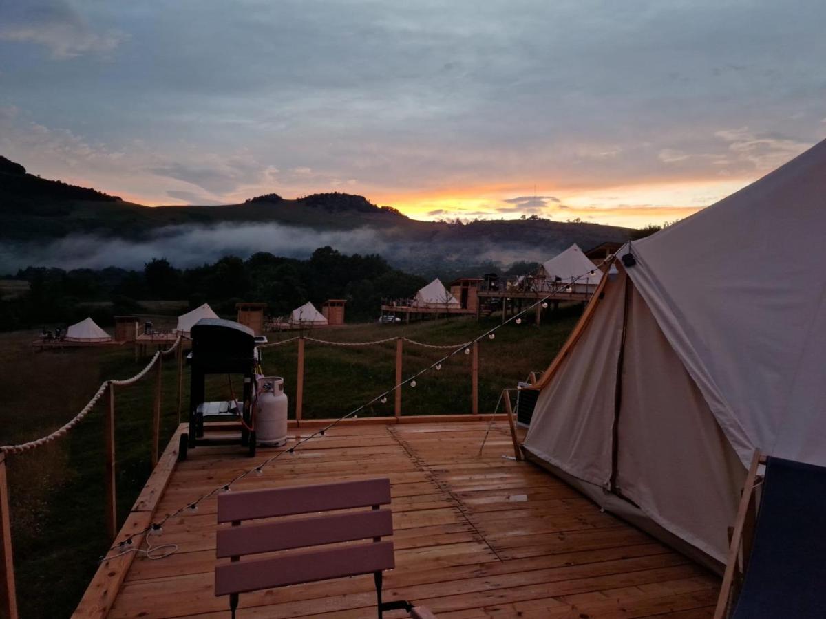 The Hunters Glamping Hotel Ciudanovita Ngoại thất bức ảnh