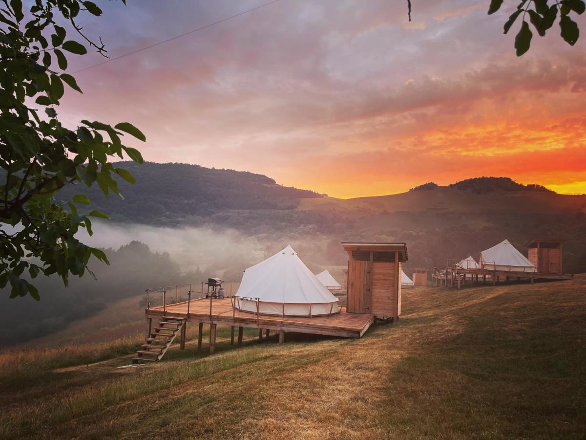 The Hunters Glamping Hotel Ciudanovita Ngoại thất bức ảnh