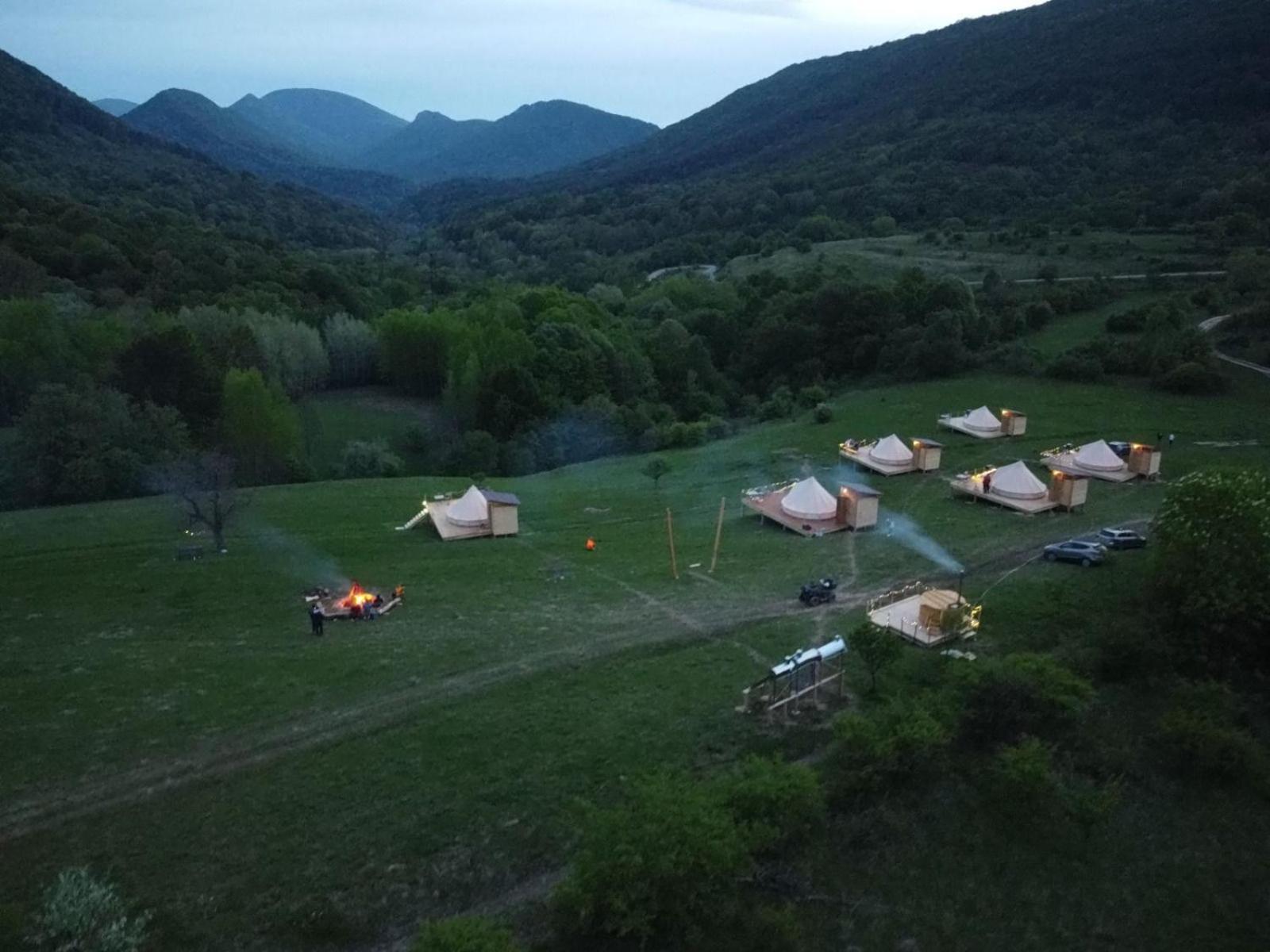 The Hunters Glamping Hotel Ciudanovita Ngoại thất bức ảnh